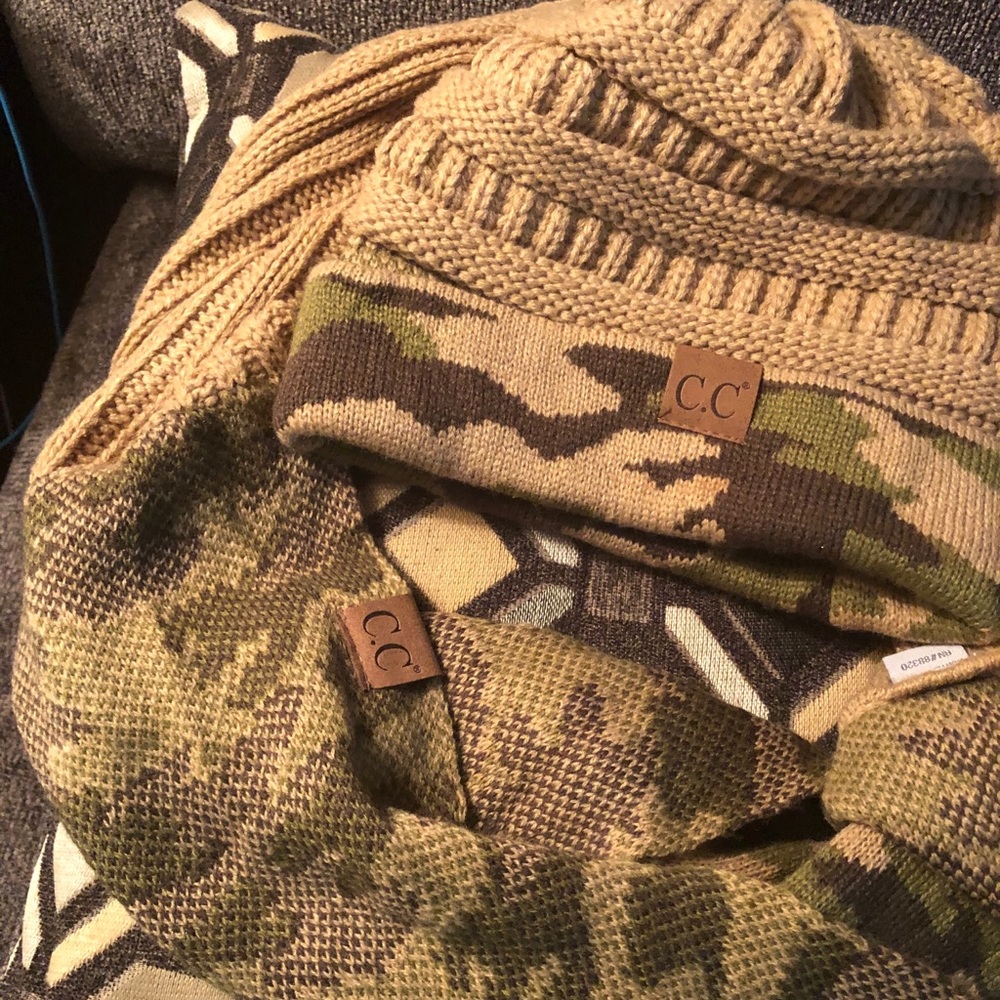 CC beanie camouflage and scarf